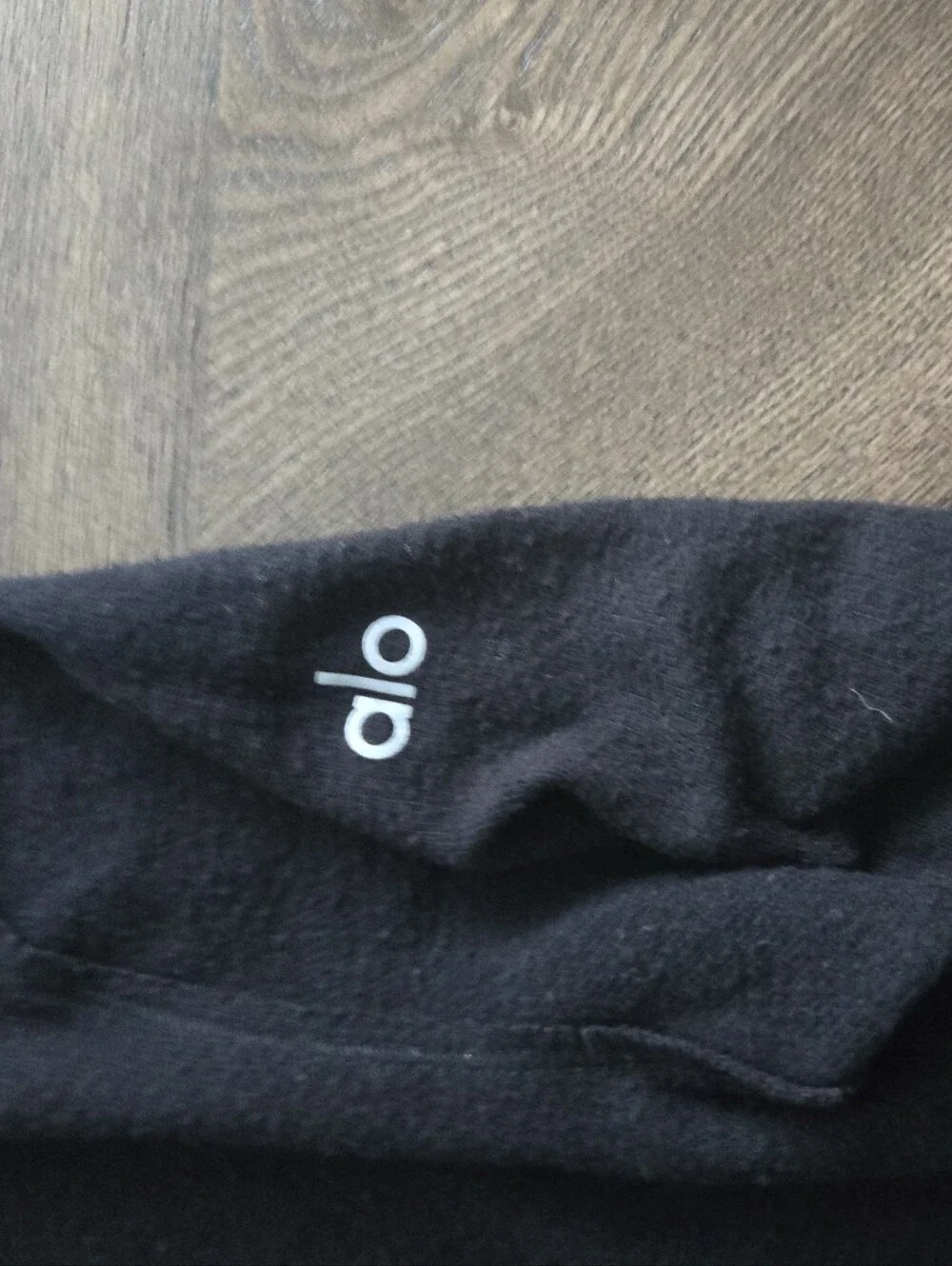 Alo Yoga Alolux Soho Getaway Cropped Hoodie in Black sz SMALL